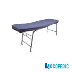 Table de massage avec une housse de protection bleu de marque Socopedic